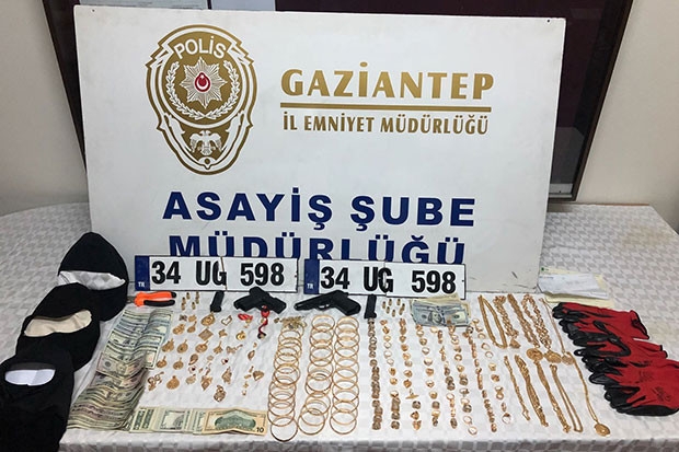 2 milyon dolarlık soygun yapan çetenin 5 üyesi yakalandı