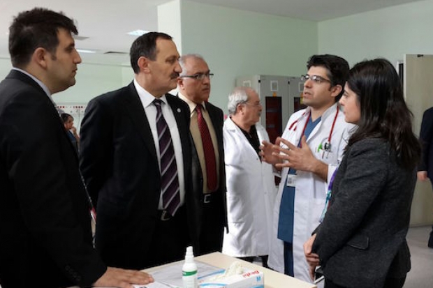 Gaziantep İl Sağlık Müdürü Dr. Sadettin Yazı çocuk hastanesini ziyaret etti…