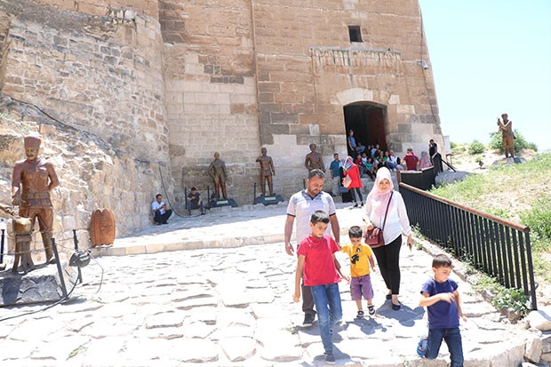 Tarihi Gaziantep Kalesi'ne yoğun ilgi