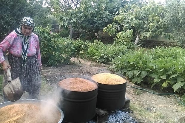 Bulgur kaynatma sezonu başladı