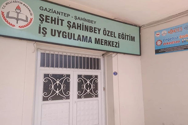 KÜFÜR HER YERDE!