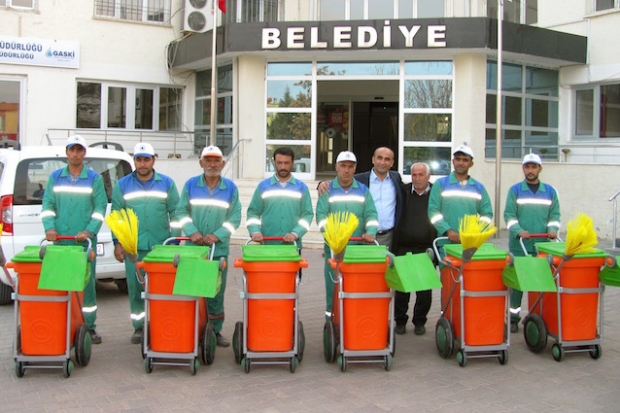 Araban'ın çöpleri yeni el arabalarıyla toplanıyor