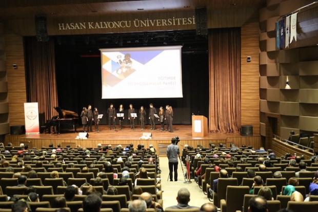 HKÜ’de 'EĞİTİM' konferansı