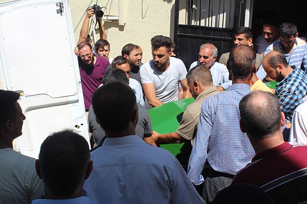 Gaziantep'teki kazada ölenlerin cenazeleri ailelerine teslim ediliyor