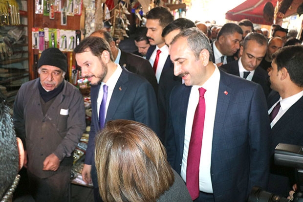 Bakan Albayrak’ı kahkahaya boğan şarkı