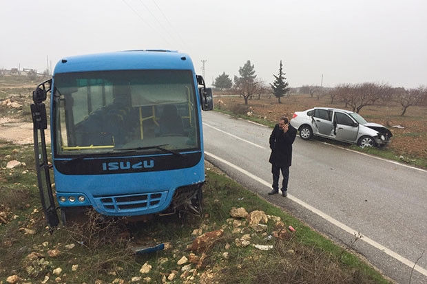 Düğün tarihini belirlemeye giden aile kaza yaptı