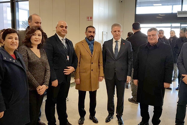 Vali Gül Gaziantepli halıcıları Hannover’e uğurladı