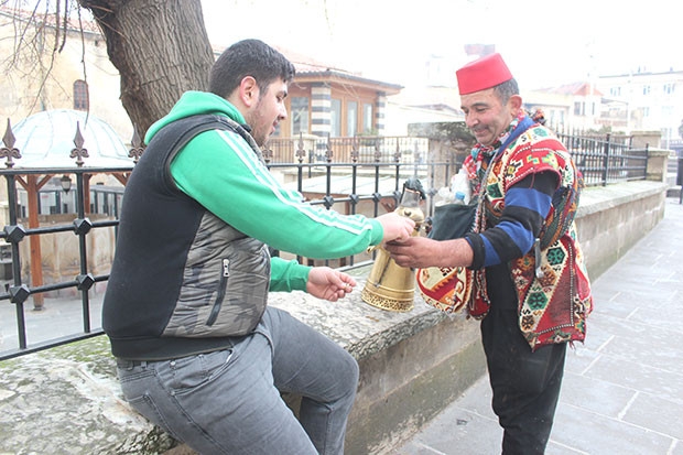 Buz gibi sokaklarda menengiç keyfi