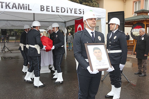 Araç kovalayan polisler kaza yaptı: 1 şehit, 1 yaralı