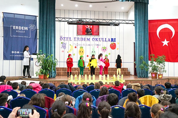 Erdem Koleji’nde anlamlı tiyatro