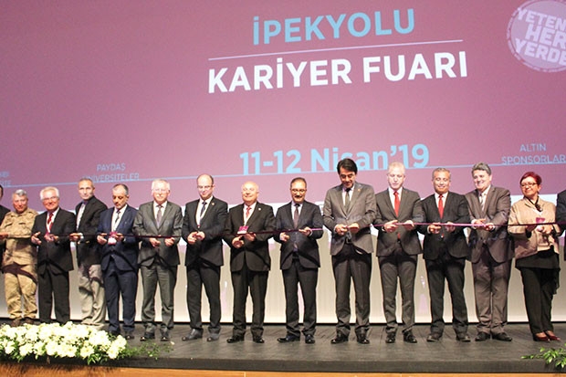 GAÜN’de İpekyolu Kariyer Fuarı başladı