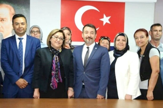 PEKİ, SENİN İYİ PARTİ’DE NE İŞİN VARDI?