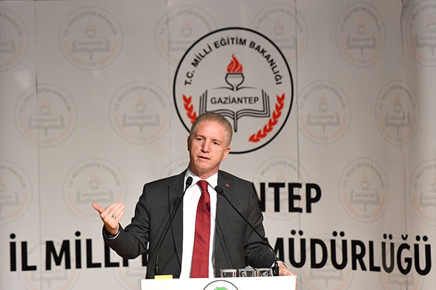 Vali Gül, “Öğrenciler ikamet ettikleri yerdeki okula kaydolacak”