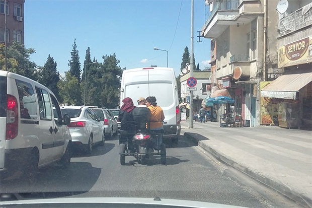 Engelli motosikletiyle tehlike yarattı