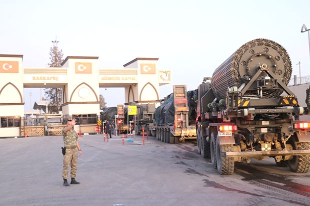 Fırat Nehri’ne seyyar köprü sevkiyatı sürüyor