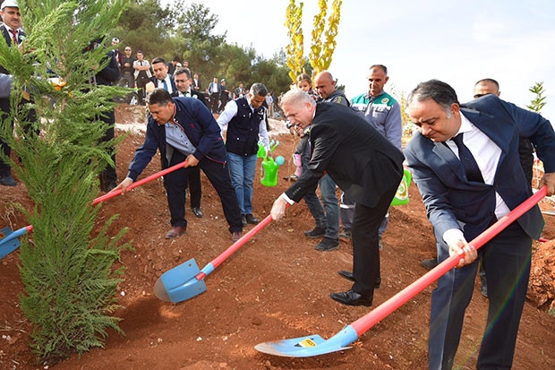 Gaziantep’te “Geleceğe Nefes” kampanyası kapsamında fidanlar toprakla buluştu