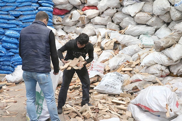 Doğal gaz zamlandı kömür ve oduna talep arttı