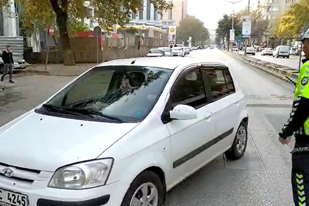 Polis, trafiği tehlikeye atanlara göz açtırmıyor