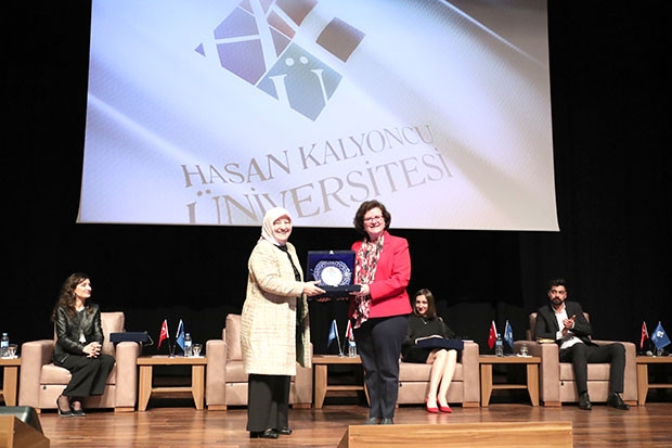 HKÜ’de Bilim Diplomasisi konuşmaları