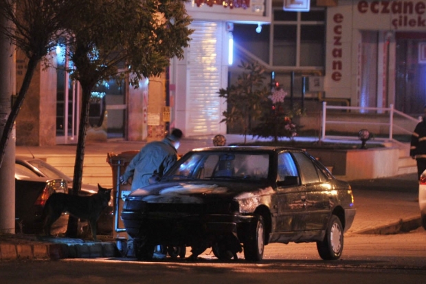 Polisin kovaladığı araç alev aldı