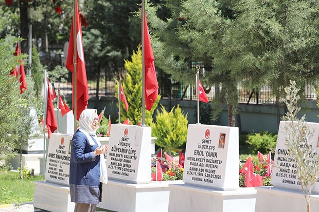 Şehit anneleriyle duygusal buluşma