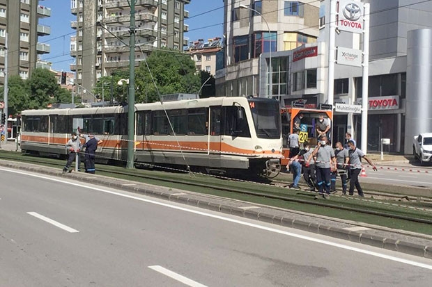 Gaziantep’te tramvay raydan çıktı