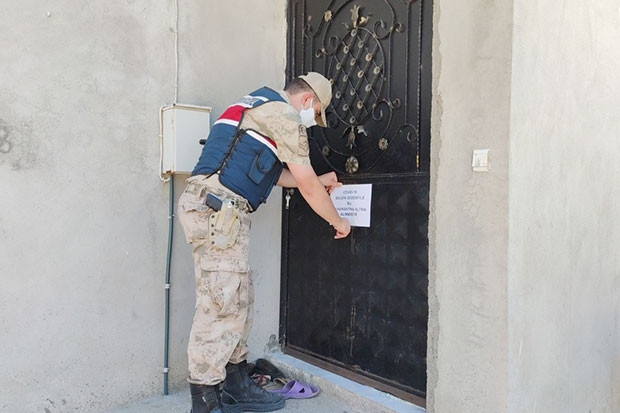 Ailesini ziyaret etti, mahalledeki 42 kişi karantinaya alındı