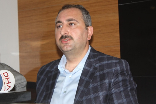 Abdülhamit Gül'den medyaya sert eleştiri