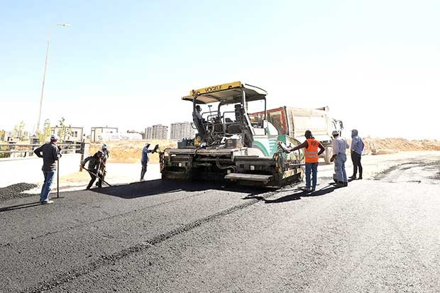 İbrahimli’deki yeni yolların asfalt çalışmaları başladı
