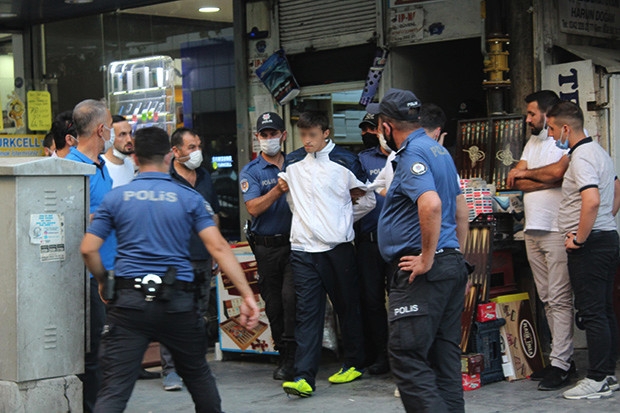 Önce intihara kalkıştı, sonra ailesini rehin aldı