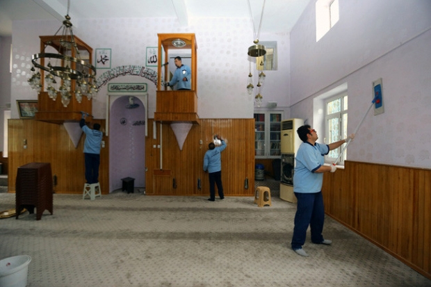Büyükşehir “Cami Temizleme” ekibi görev başında