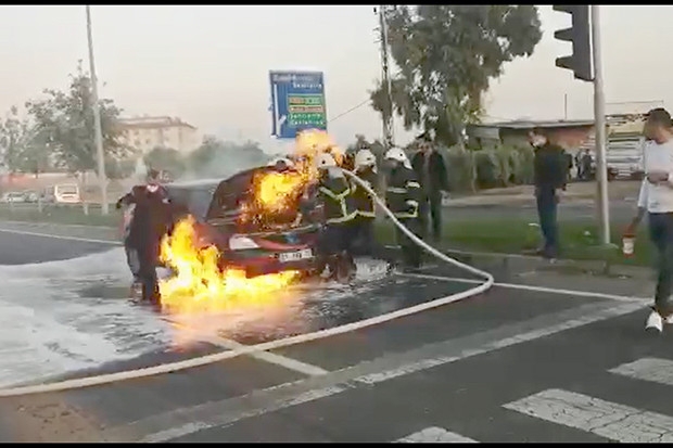 Yangına müdahale eden itfaiye erleri ölümden döndü