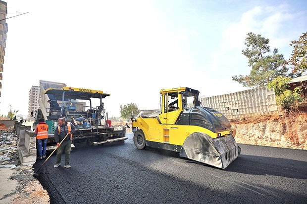 Şehitkamil’den 3 mahallede eş zamanlı asfalt çalışması