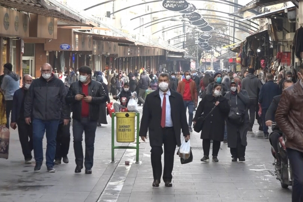 270 kişiye sosyal mesafe ve maske cezası