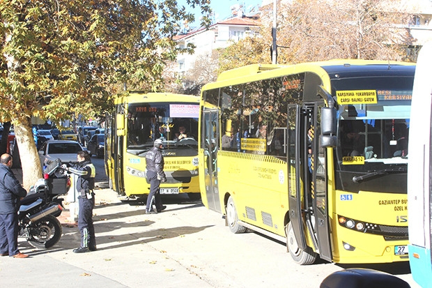 Sarı renkli halk otobüsleri “kuralsız” seyir ediyor