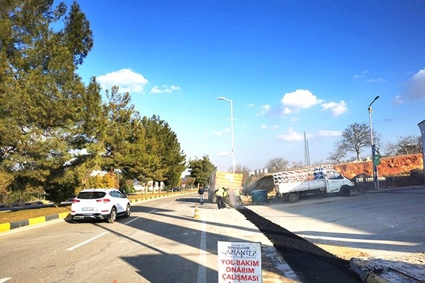 Büyükşehir Belediyesi yol ve kaldırımları bakıma aldı