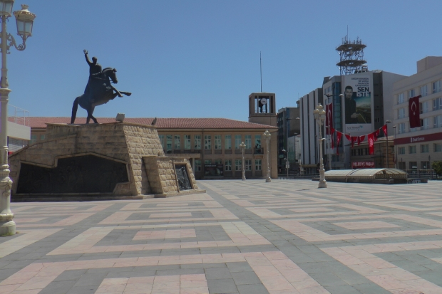 Gaziantep’te caddeler ve sokaklar boş kaldı