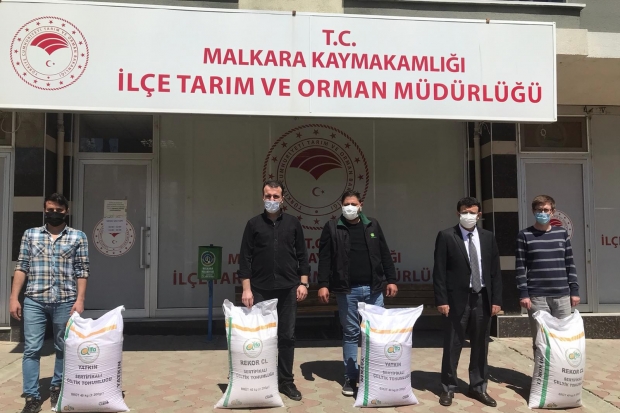 Çiftçilere çeltik tohumu dağıtıldı