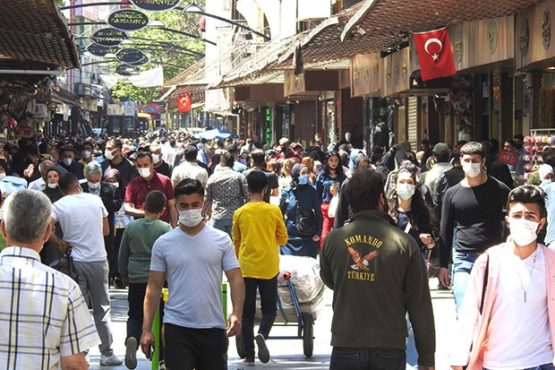 Tam kapanma öncesi bayram yoğunluğu