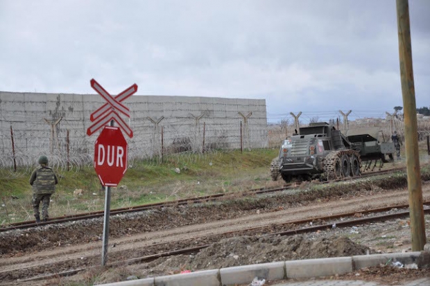 Carablus sınırındaki mayınlar temizleniyor