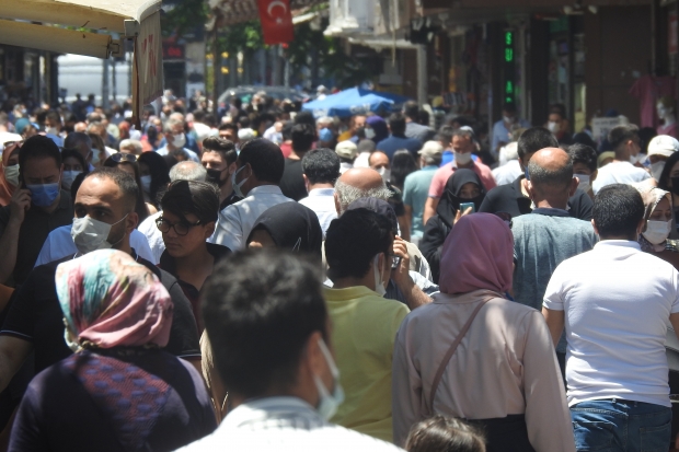 Normalleşme sonrası Gaziantep'te çarşı yoğunluğu arttı