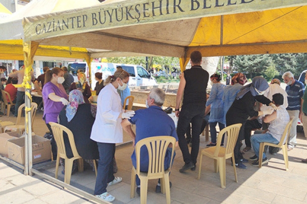 Gaziantep'in ilçelerinde aşı seferberliği sürüyor
