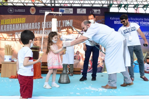 Uluslararası organizasyonda dondurma şovlu final