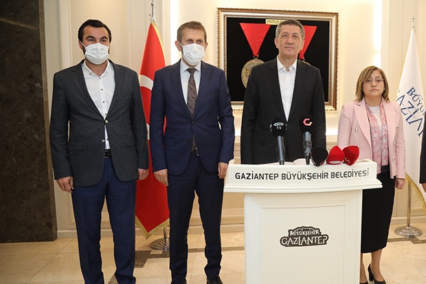 Ziya Selçuk, Şahin’i makamında ziyaret etti