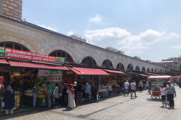 Eminönü esnafı 'bayram' yapıyor