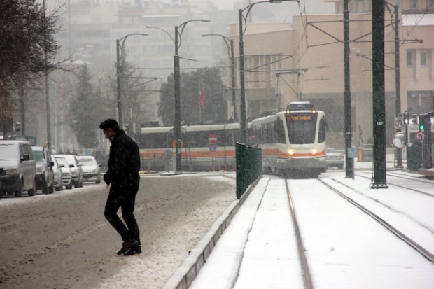 Gaziantep'te kar yağışı hayatı olumsuz etkiledi