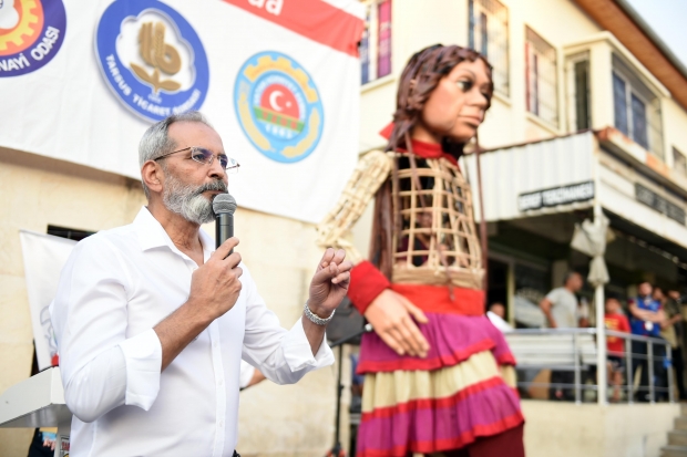 Mülteci çocukları simgeleyen kukla Amal’ın üçüncü durağı Tarsus oldu