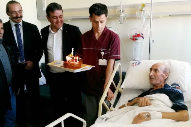 Onkoloji Hastanesi'nde doğum günü kutlaması