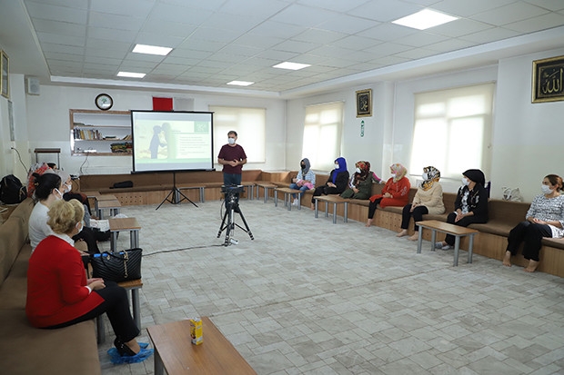 Kadınlara madde kullanımı ile mücadele semineri