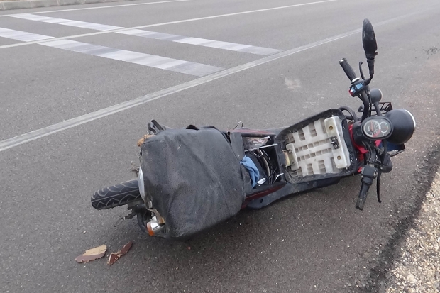 Kilis’te otomobil motosiklete çarptı